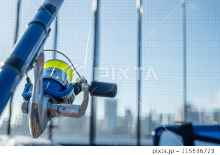 釣り竿とリール 115536773