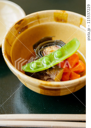 日本料理、炊き合わせ、ごぼうの昆布締め 115537229