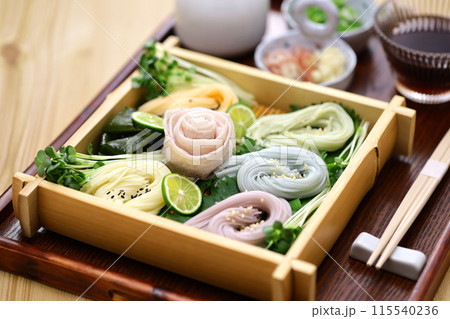 色付きそうめん 115540236