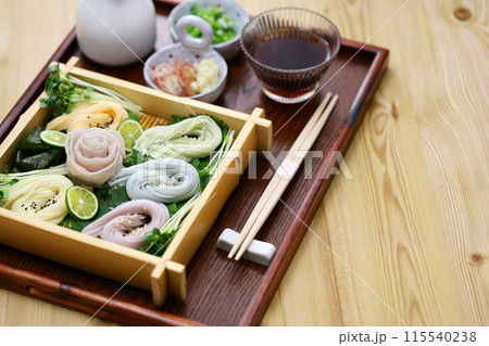 色付きそうめん 115540238