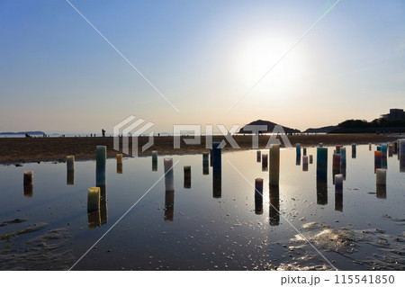 【香川県】父母ヶ浜(瀬戸内の天空の鏡)夕日の絶景で知られる観光名所 【香川県】父母ヶ浜(瀬戸内の天空の鏡)夕日の絶景で知られる観光名所 115541850