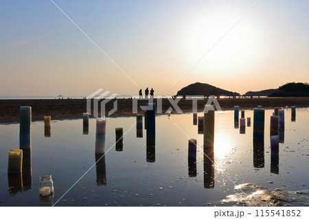 【香川県】父母ヶ浜(瀬戸内の天空の鏡)夕日の絶景で知られる観光名所 115541852