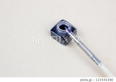 Vintage pen and inkwell on paper background Vintage pen and inkwell on paper background 115543390