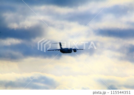 国内の航空産業の技術育成も開発目的… 美保基地の国産大型輸送機【C-2】 115544351