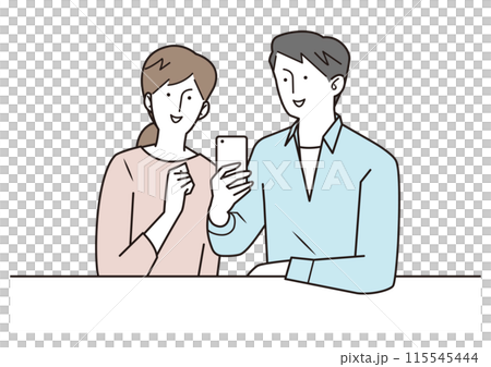 スマホを見ながら会話する若い夫婦 115545444