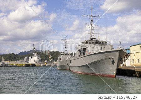 舞鶴港の自衛艦 115546327