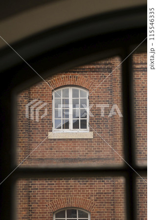 舞鶴赤れんがパークの格子窓 舞鶴赤れんがパークの格子窓 115546335