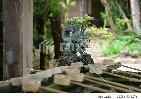 土佐神社の手水舎 115547178