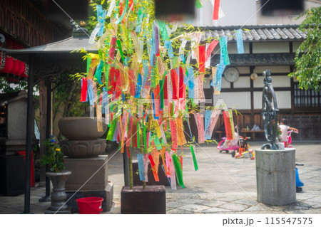 京都市上京区にあるさまざまな苦しみを抜き取ってくれる釘抜(苦抜き)地蔵で知られる石像寺の境内を撮影 京都市上京区にあるさまざまな苦しみを抜き取ってくれる釘抜(苦抜き)地蔵で知られる石像寺の境内を撮影 115547575
