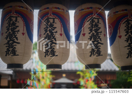 京都市上京区にあるさまざまな苦しみを抜き取ってくれる釘抜(苦抜き)地蔵で知られる石像寺の境内を撮影 京都市上京区にあるさまざまな苦しみを抜き取ってくれる釘抜(苦抜き)地蔵で知られる石像寺の境内を撮影 115547603