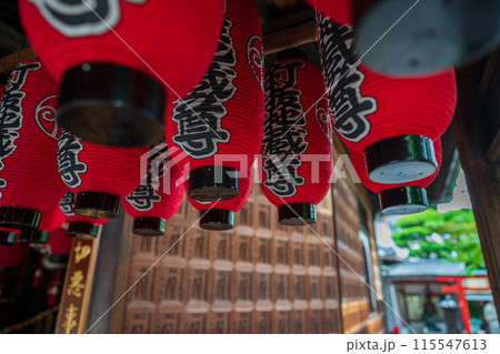 京都市上京区にあるさまざまな苦しみを抜き取ってくれる釘抜(苦抜き)地蔵で知られる石像寺の境内を撮影 京都市上京区にあるさまざまな苦しみを抜き取ってくれる釘抜(苦抜き)地蔵で知られる石像寺の境内を撮影 115547613