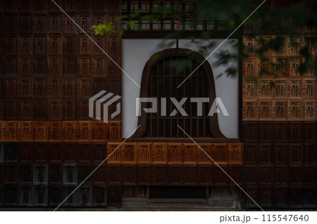 京都市上京区にあるさまざまな苦しみを抜き取ってくれる釘抜(苦抜き)地蔵で知られる石像寺の境内を撮影 京都市上京区にあるさまざまな苦しみを抜き取ってくれる釘抜(苦抜き)地蔵で知られる石像寺の境内を撮影 115547640