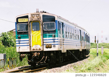 房総半島をゆく久留里線のキハ37形 115548820