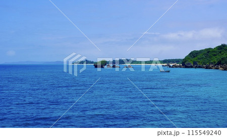 沖縄県うるま市津堅島の青い海 沖縄県うるま市津堅島の青い海 115549240