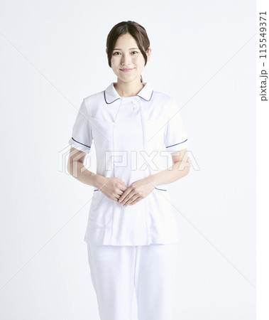 白バックの看護師 白バックの看護師 115549371