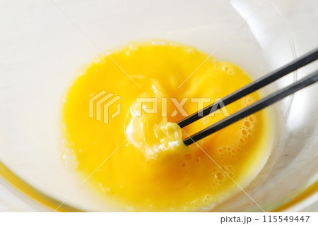 卵を溶く 115549447