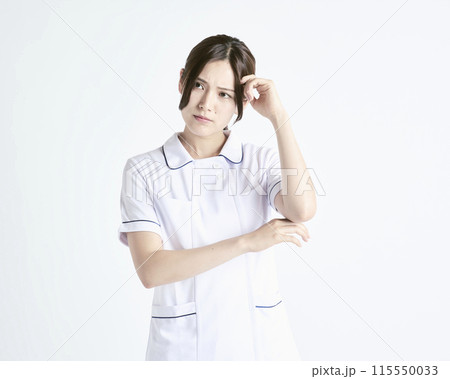 白バックの看護師 115550033