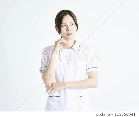 白バックの看護師 115550041