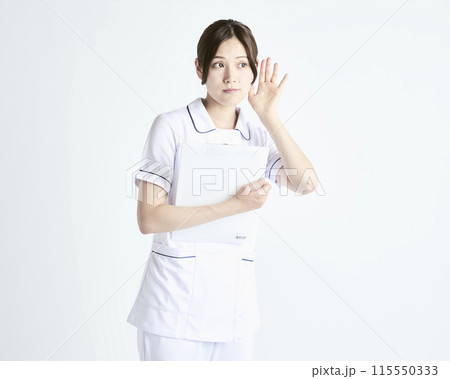 白バックの看護師 115550333