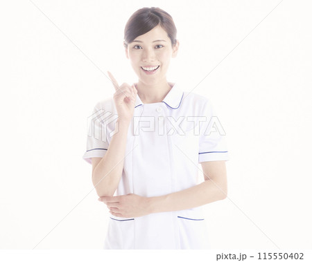白バックの看護師 白バックの看護師 115550402