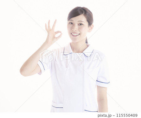 白バックの看護師 白バックの看護師 115550409