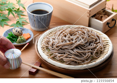 ざるそば 最高の鰹出汁のつゆでいただく 115550854