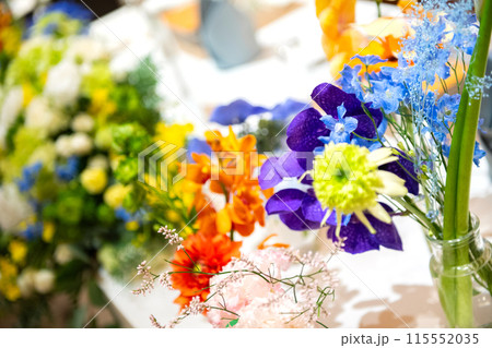ガラス瓶に挿した紫陽花 ガラス瓶に挿した紫陽花 115552035