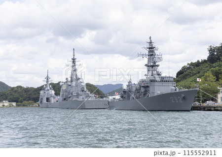 舞鶴港の護衛艦 115552911