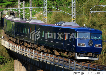 伯備線を走るWEST EXPRESS 銀河 115554032
