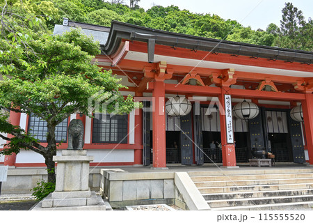 新緑に包まれる鞍馬寺本殿 115555520