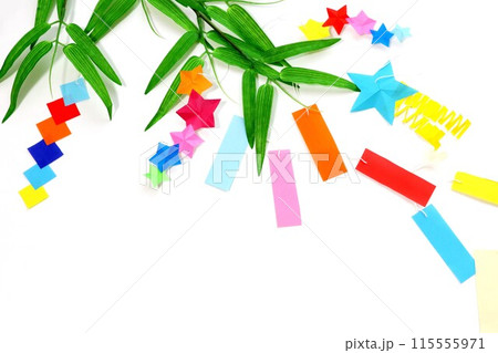 色紙で作った七夕飾り　俯瞰撮影 115555971