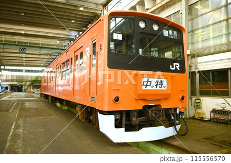 車両基地に停車する201系電車（中央特快・東京表示） 115556570