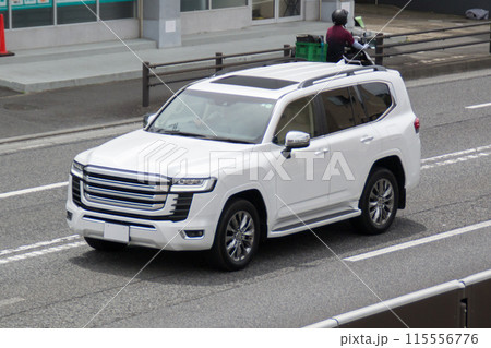 SUV 多用途車　道路走行 115556776