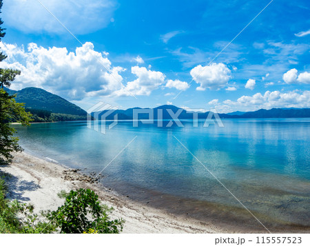 対角魚眼レンズで撮ったすがすがしい夏の田沢湖の景色 115557523