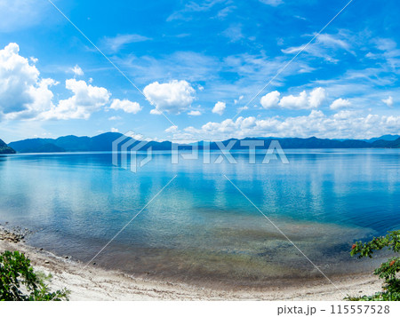 対角魚眼レンズで撮ったすがすがしい夏の田沢湖の景色 115557528