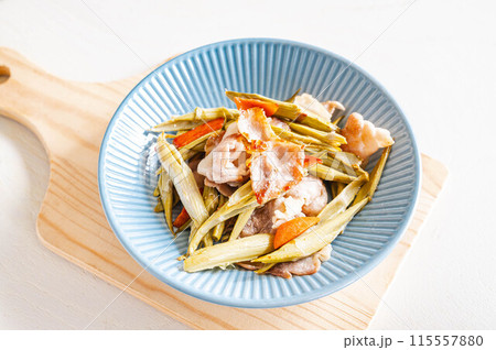 イタドリと豚肉の中華風炒め 115557880