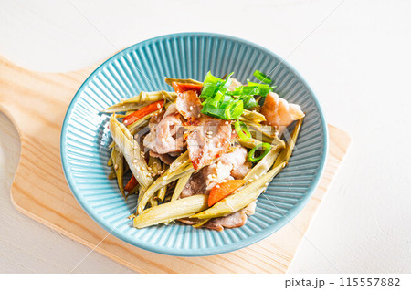 イタドリと豚肉の中華風炒め 115557882