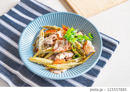 イタドリと豚肉の中華風炒め 115557885
