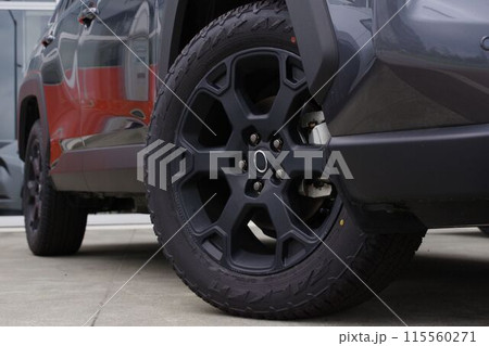 タイヤイメージ　SUVのタイヤ 115560271