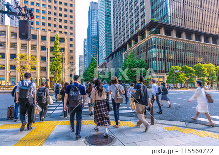 日本の東京都市景観 帰宅など。大手町から大手町駅前の交差点などを望む。奥は丸の内=6月14日 日本の東京都市景観 帰宅など。大手町から大手町駅前の交差点などを望む。奥は丸の内=6月14日 115560722