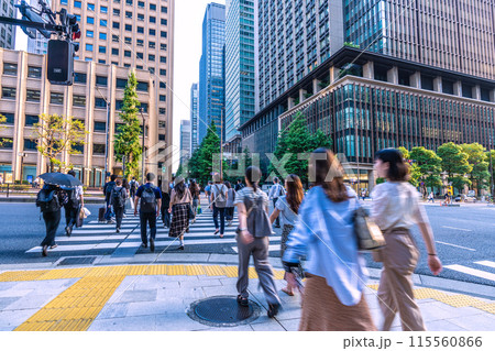 日本の東京都市景観 帰宅など。大手町から大手町駅前の交差点などを望む。奥は丸の内=6月14日 日本の東京都市景観 帰宅など。大手町から大手町駅前の交差点などを望む。奥は丸の内=6月14日 115560866