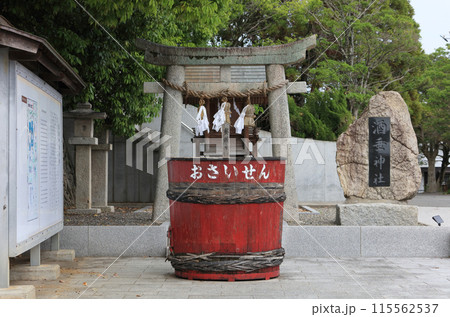 防府天満宮、表参道の青銅鳥居を過ぎたところにある酒垂神社 115562537