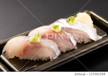 あじ　握り寿司 115562569