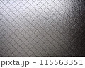 ワイヤーガラスから差し込む光 115563351