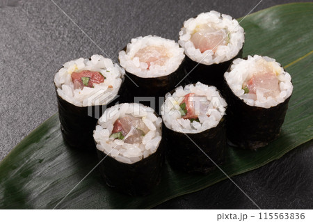 ぶり海苔巻き ぶり海苔巻き 115563836