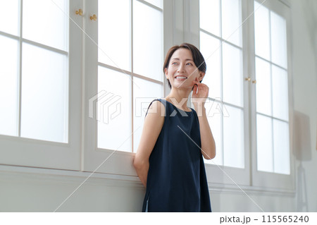 ミドル 女性 ミドル 女性 115565240