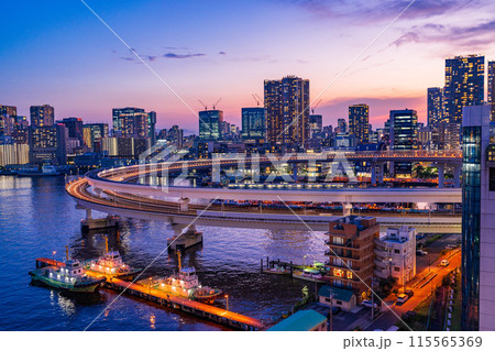 （東京都）レインボーブリッジ・南側遊歩道から眺める芝浦方面 115565369
