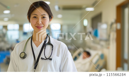病院でカメラを見つめて優しく微笑むアジア人女性医師 病院でカメラを見つめて優しく微笑むアジア人女性医師 115566284