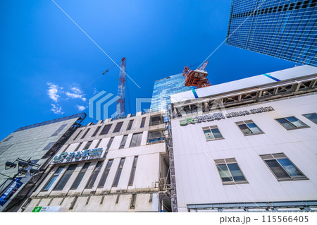 日本の東京都市景観 さよなら西口…渋谷駅西口出入口付近の壁面も覆われ…。再開発工事などを…＝6月5日 115566405