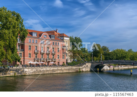 Spree rivar in Berlin, Germany 115567463